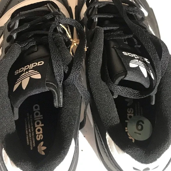 --Adidas RIVALRY LOW-- Black and White--             Size 6--Brand New with Tag- - Picture 9 of 11